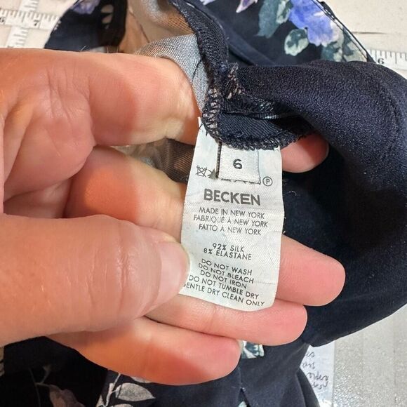 Becken Women's Floral Pleated Silk Blend Cropped Culottes Pants Navy Blue Size 6 - Picture 3 of 16